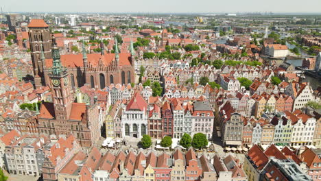 Aerial-view-of-the-old-town-in-Gdansk-with-historical-architecture,-Beautiful-panoramic-aerial-4K-video-of-city-center