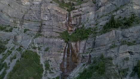 Bridal-Veil-Falls-in-Provo-Canyon,-Utah,-USA,-in-late-spring