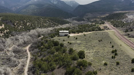 Isolierte-Hütte-Die-Bergwildnis-Von-Utah---Antenne