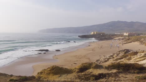 Ein-Windiger,-Sonniger-Tag-Am-Guincho-Beach,-Portugal