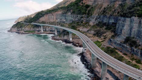 Luftaufnahme-Der-Meerklippenbrücke-Mit-Felsiger-Küste-Bei-Clifton,-Nsw,-Australien