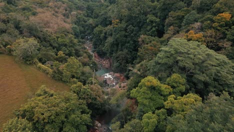 Luftaufnahme-Des-Nauyaca-wasserfall-nationalparks-Und-Der-Kaskaden-In-Costa-Rica