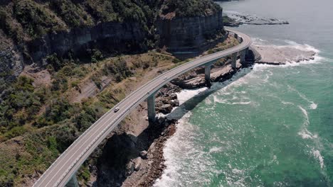 Vehicles-Driving-At-Sea-Cliff-Bridge-On-A-Sunny-Day-In-Clifton,-Australia