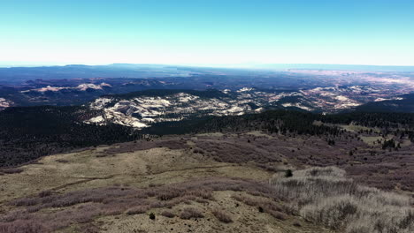 Montaña-Boulder-En-El-Bosque-Nacional-Dixie-Con-Vista-A-La-Gran-Escalera-Y-Cañones-Escalante-En-Utah,-Ee.uu.
