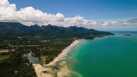 Imágenes-De-Drones-Timelapse-De-4k-Tiro-Estático-Vista-Panorámica-De-Gran-Altitud-De-La-Isla-De-Koh-Chang-Con-Playas-Debajo-En-Tailandia