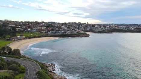Aerial-View-Of-The-Park-In-Bronte-Beach-And-Calga-Place-Road-At-Bronte,-NSW,-Australia