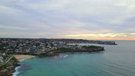 Scenery-Of-Tamarama-And-Bondi-Beach-With-Eastern-Suburbs-Cityscape-At-The-Waterfront-In-New-South-Wales,-Australia
