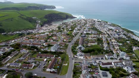 Imágenes-De-Drones-De-4k-De-Las-Casas-Y-Calles-De-Port-Isaac-En-Cornwall