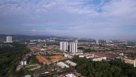Hermosa-Escena-Urbana-Del-Distrito-De-Cheras,-Kuala-Lumpur