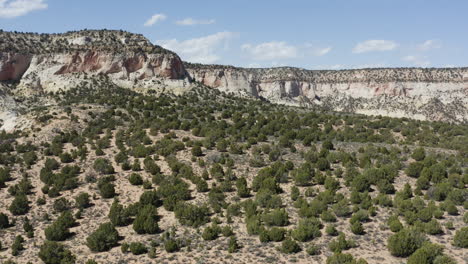 Paisaje-De-Naturaleza-árida-En-Los-Desiertos-Del-Sudoeste-De-Moab,-Utah---Antena