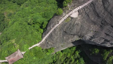 Aerial:-Bajiaozhai-shan-mountain-hike-in-Chinese-karst-mountains,-top-down-view