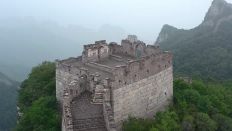 View-of-old-lookout-tower-of-Great-Wall-of-China,-on-foggy-day