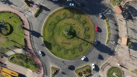 Vehicles-on-a-busy-roundabout-junction