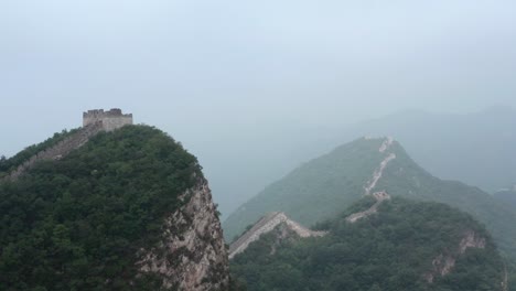 Ländlicher-Teil-Der-Chinesischen-Mauer-An-Einem-Bewölkten-Tag