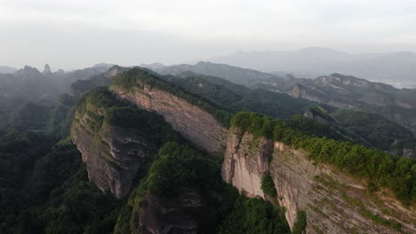Montaña-Baiyun,-Valle-Montañoso-Cerca-De-Guangzhou-China,-Antena