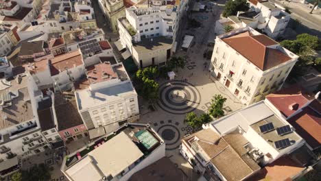 Gil-Eanes-square-and-Posto-de-Turismo,-Lagos,-Algarve,-Portugal