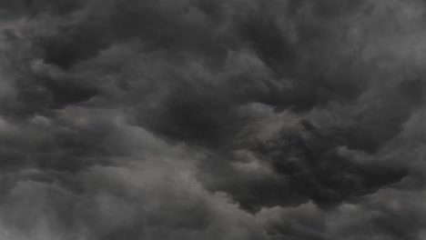 Una-Tormenta-Dramática-Nubes-Oscuras