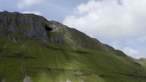 Diarmuid-and-Grainne's-cave-in-Sligo,-Ireland,-June-2021