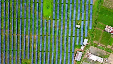 Planta-De-Energía-Solar-Con-Celda-Fotovoltaica-En-Paneles