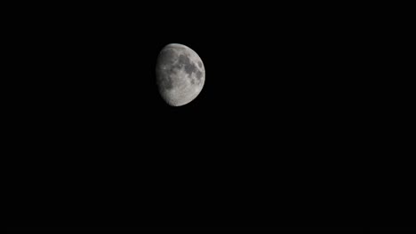 Zeitraffer-Mond-Klarer-Himmel-Mond,-Der-In-Der-Nacht-Vorbeizieht