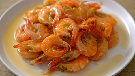 Sweet-shrimps-is-Thai-dish-which-cooks-with-fish-sauce-and-sugar---Asian-food-style