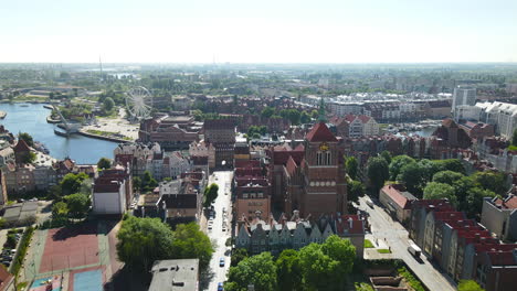 Bird's-Eye-View-Of-Gdansk-Townhall-And-City-Buildings-On-A-Sunny-Day-In-Gdansk,-Poland