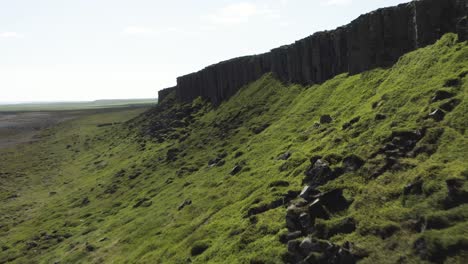 Spectacular-basalt-columns-of-Gerouberg-in-Iceland,-aerial