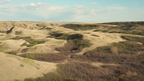 Flussbrüche-Und-Naturlandschaft-Mit-Herbstfarben-Im-Saskatchewan-Landing-Provincial-Park-In-Kanada