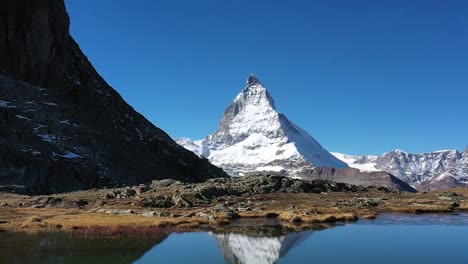 Matterhorn-and-blue-Stellisee-lake