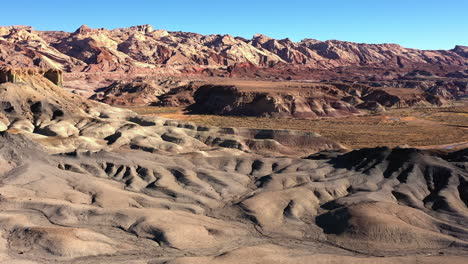 Utah-Badlands-Wüstenlandschaft---Dolly-Zoom-Effekt,-Drohnenaufnahme