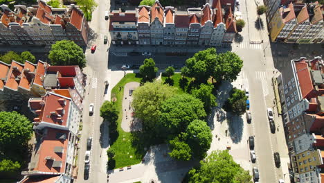 Aus-Der-Vogelperspektive-Blicken-Sie-über-Die-Beeindruckende-Historische-Altstadt-Von-Danzig-Polen