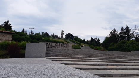Estatua-Conmemorativa-De-Bori-Mechkata-En-Panagyurishte-Bulgaria