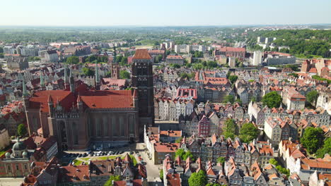Gdansk,-Old-Town---Basilica-of-St
