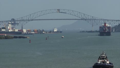 Bridge-of-the-Americas-,-naval-traffic