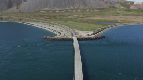Iceland-bridge-crossing-inlet-of-Kolgrafafjörður-fjord,-tidal-current