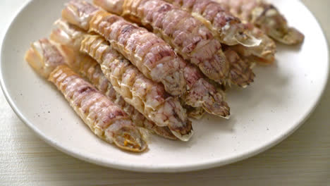 steamed-crayfish-or-mantis-shrimps-or-stomatopods-with-spicy-seafood-sauce