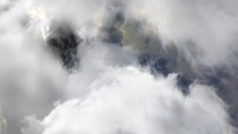 Nubes-Cumulonimbos-Blancas,-Espesas-Y-En-Movimiento,-Una-Tormenta