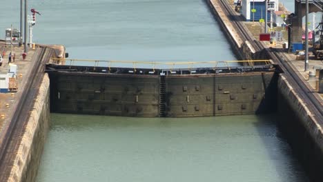 Closed-gates-of-the-Miraflores-Locks,-Panama-Canal