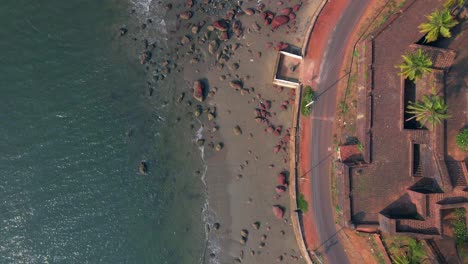 Reis-Magos-Church-Road-Fort-Goa-Indien-Drohne-Erschossen-Strand-Kleine-Draufsicht