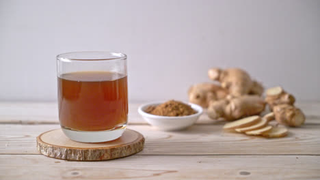 hot-and-sweet-ginger-juice-glass-with-ginger-roots---Healthy-drink-style
