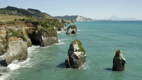 Landscape-arial-shot-of-islands-and-cliffs-on-the-New-Zealand-coastline
