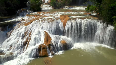 Aufschlussreiche-Drohnenaufnahme-Der-Cascadas-De-Agua-Azul-Und-Der-Wasserfälle-Am-Xanil-Fluss-In-Chiapas,-Mexiko,-Die-In-Einer-Weitwinkelaufnahme-Enden