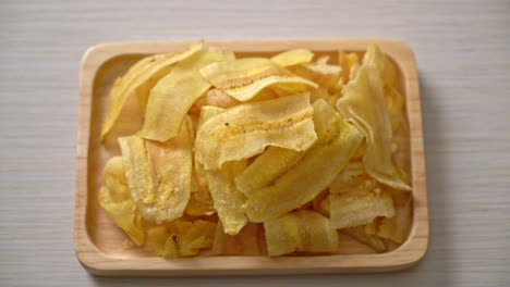 Crispy-Banana-Chips---fried-or-baked-sliced-banana