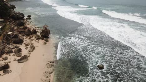Luftbild,-Ein-Versteckter-Strand,-Nämlich-Watu-Lawang-Beach,-Befindet-Sich-In-Gunung-Kidul,-Yogyakarta,-Indonesien