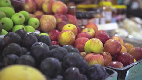 push-in-slow-motion-shot-of-fruit-and-vegetables-in-a-farmer's-market