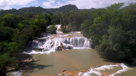 Weit-Aufschlussreiche-Drohnenaufnahme-Der-Cascadas-De-Agua-Azul-Und-Der-Wasserfälle-Am-Xanil-Fluss-In-Chiapas,-Mexiko