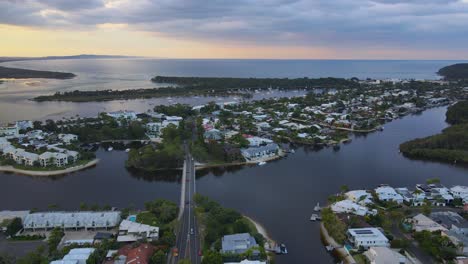 Scenery-Of-Cityscape-Of-Noosa-Heads-And-The-Munna-Point-Bridge-In-Queensland,-Australia