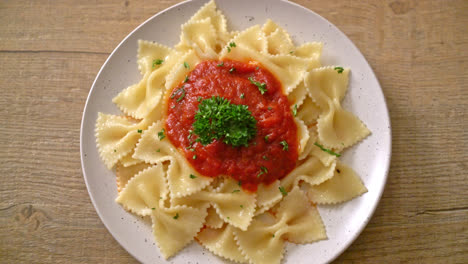 farfalle-pasta-in-tomato-sauce-with-parsley---Italian-food-style