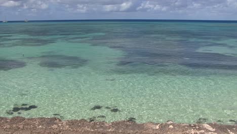 Turquoise-waters-of-Grand-Turk,-Turks-and-Caicos-Islands