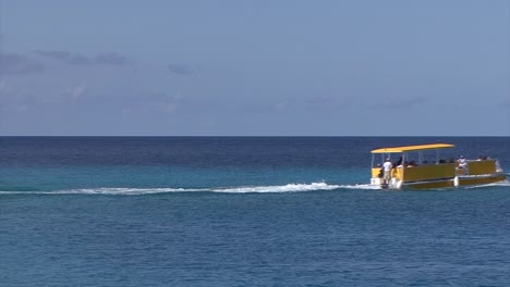 Small-boat-in-the-turquoise-waters-of-Grand-Turk-island